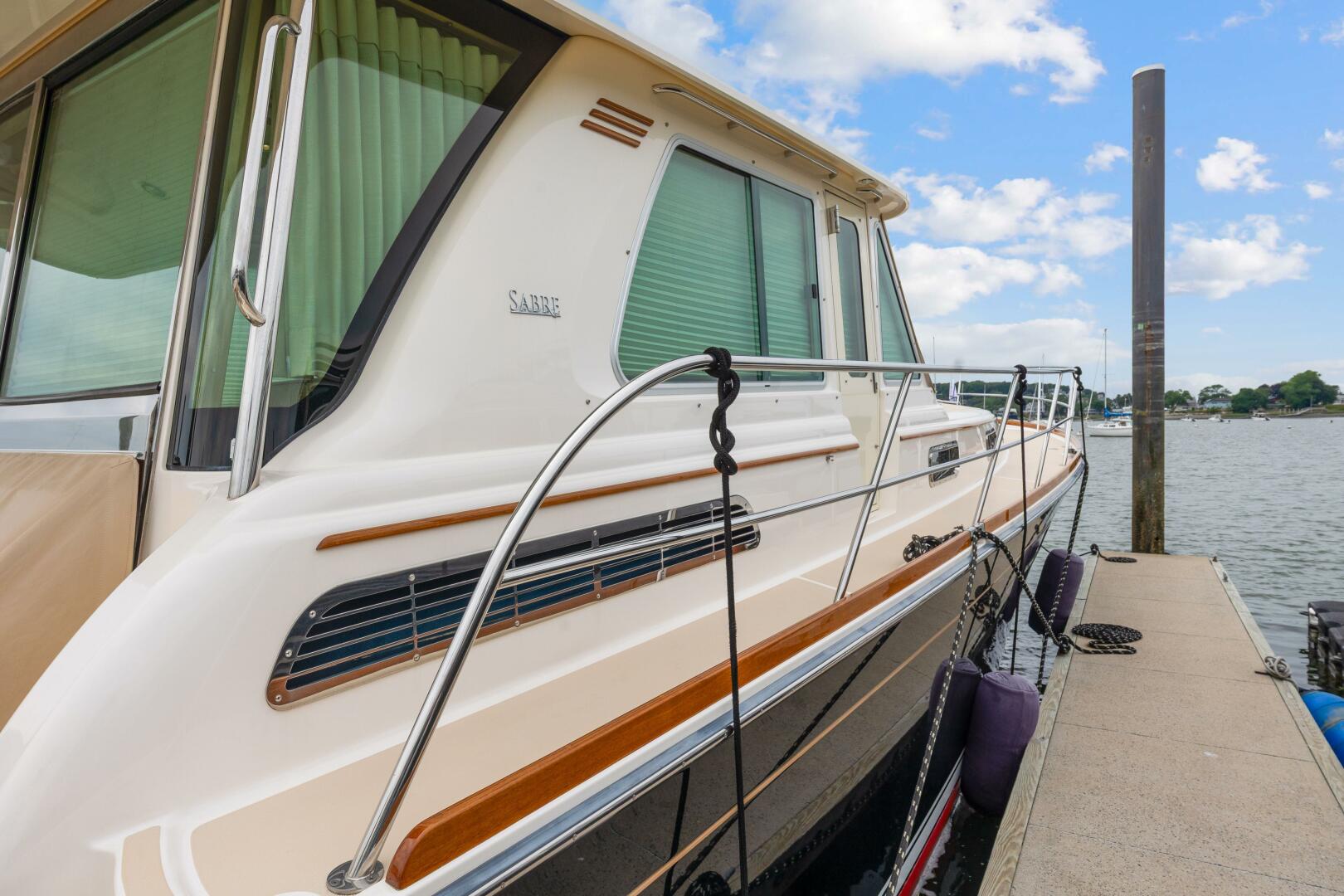 2012 Sabre 48 Salon Express 3